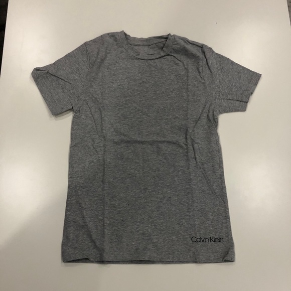 Calvin Klein T-shirt - Picture 1 of 3
